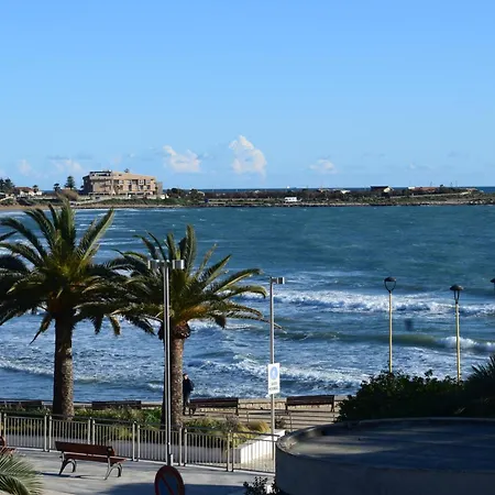 Laura Di Mare Villa *